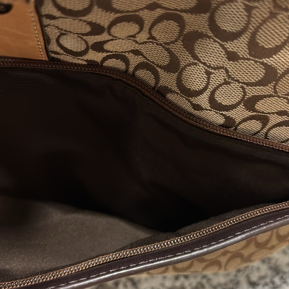 Coach Bag Extra Large~ Very Good Condition~Lots of Storage!!!! - Picture 8 of 16